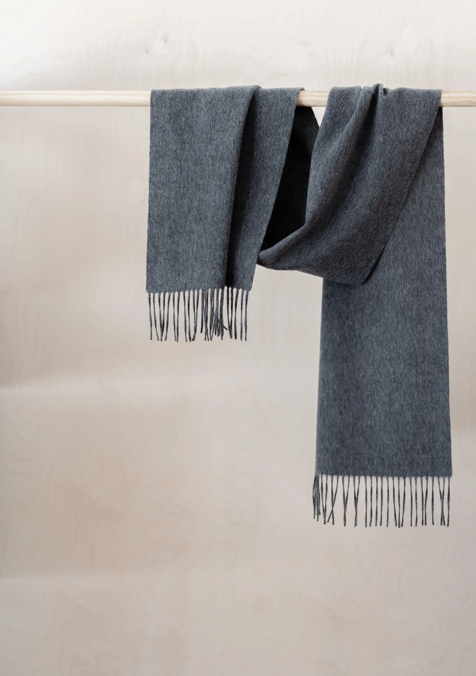 Men's Lambswool Scarf in Charcoal Melange